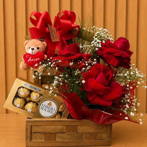 JANELINHA COM ROSAS, PELUCIA E FERRERO ROCHER