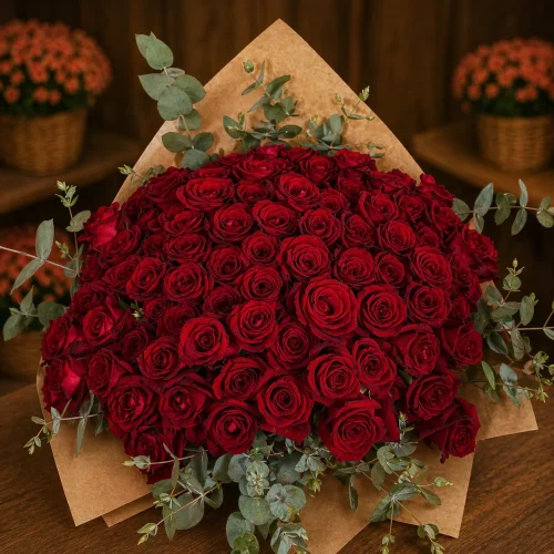 BUQUÊ COM 100 ROSAS