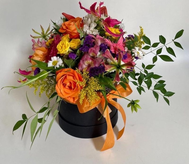 BOX COM FLORES COLORIDAS