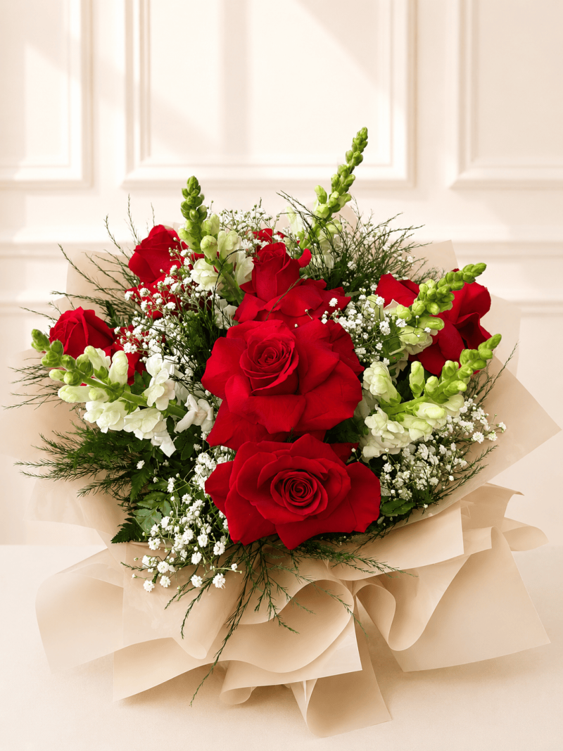 BUQUÊ DE ROSAS COM ASTROMÉLIAS E GYPSOPHILA