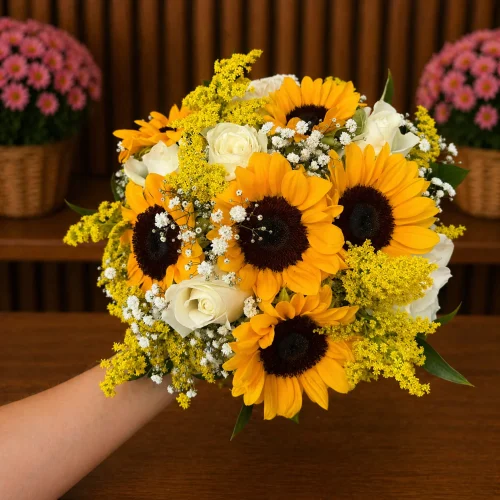 BUQUÊ DE GIRASSÓIS COM ROSAS BRANCAS