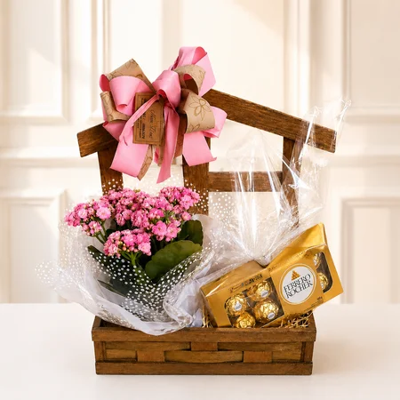 JANELINHA COM KALANDIVA E FERRERO ROCHER