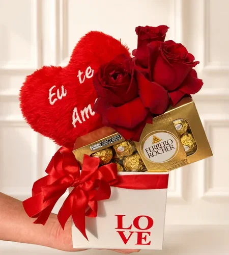 BOX DE ROSAS COM CORAÇÃO E FERRERO ROCHER