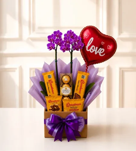 BOX COM MINI ORQUÍDEA, BAUDUCCO, TRIO DE FERRERO ROCHER E BALÃO