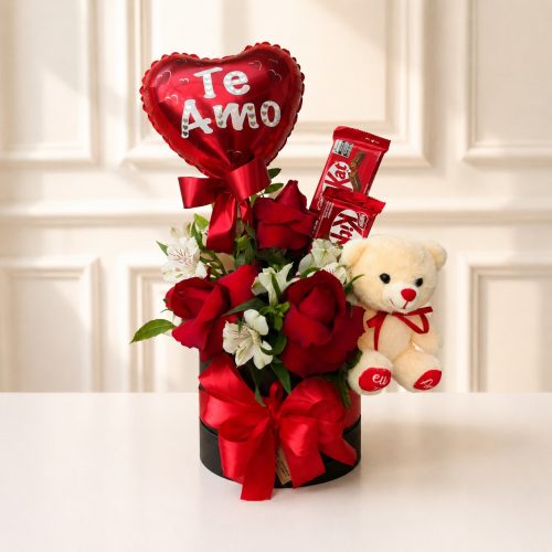BOX PRETA COM ARRANJO, ROSAS, KITKAT E BALÃO