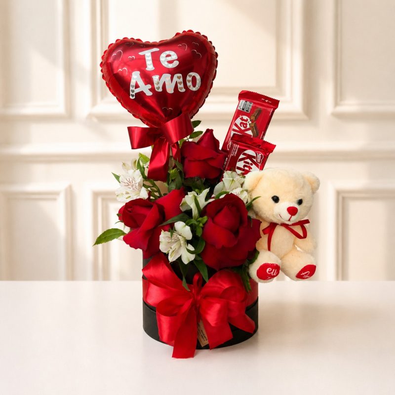 BOX PRETA COM ARRANJO, ROSAS, KITKAT E BALÃO