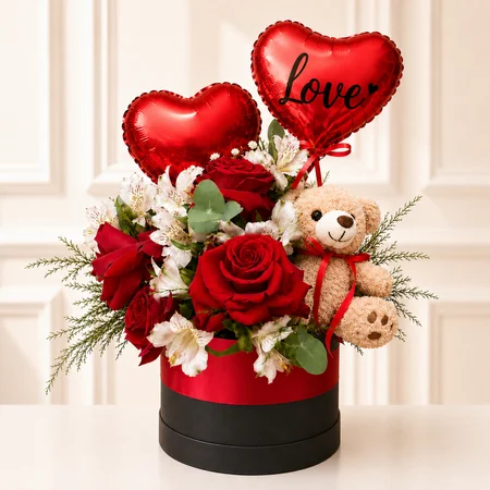 BOX COM ROSAS VERMELHAS, ASTROMÉLIAS BRANCAS, PELUCIA E BALÃO