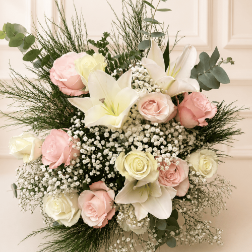 BUQUÊ DE LÍRIOS E ROSAS